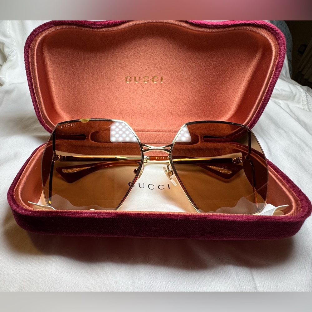 Gucci Sunglasses GG0817S 65mm with gold/brown lens. - Picture 2 of 7